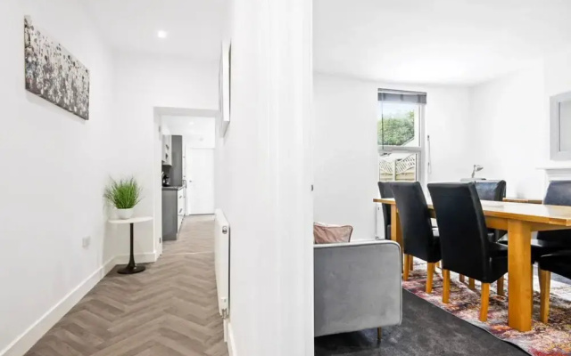 Victoria House by Kasar