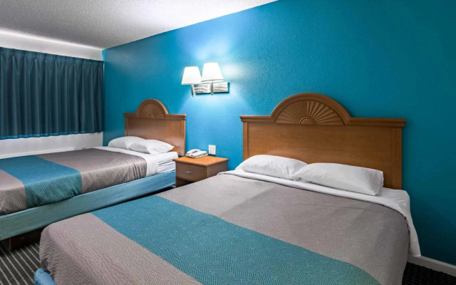 Motel 6 Azle, TX