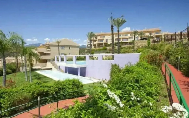 2 Bed Flat-sleeps4-pets-pool-parking-golfclub