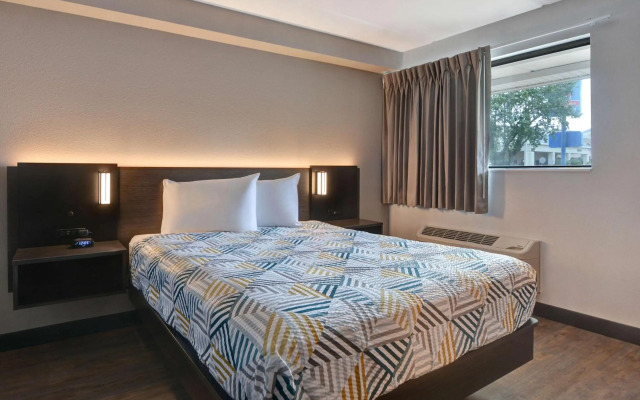 Studio 6 Extended Stay - Jacksonville, FL - Baymeadows