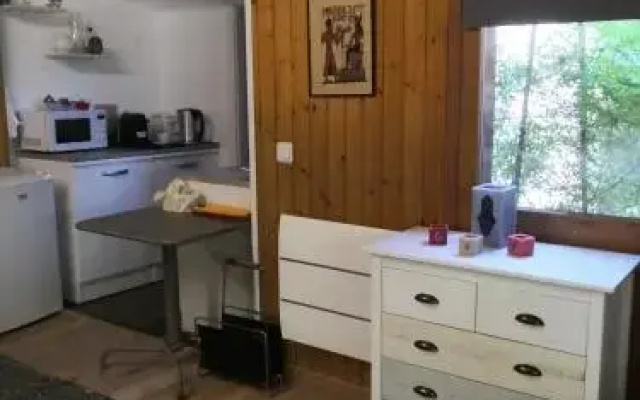 Studio with free parking. Nice terrace.