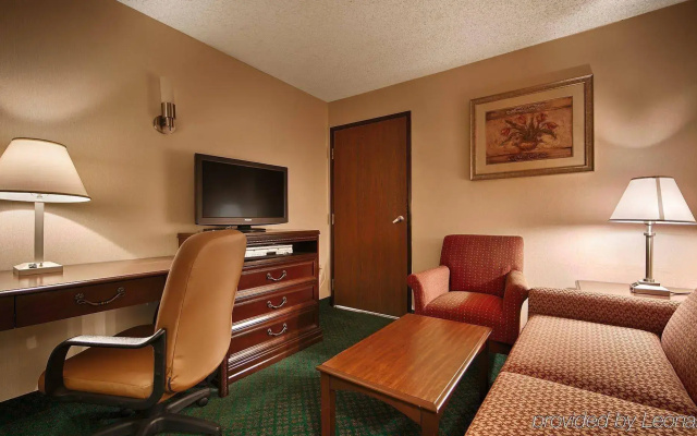 MHO Inn & Suites