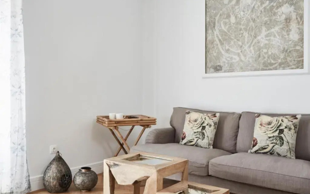 Luxury n Chic Athens Museum Apt