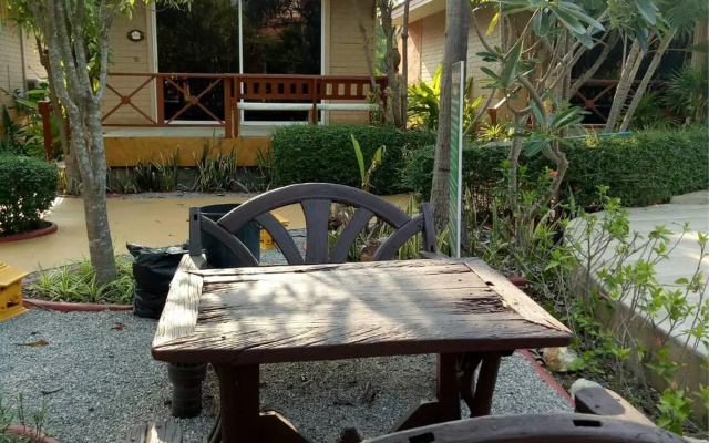 Dollaporn House
