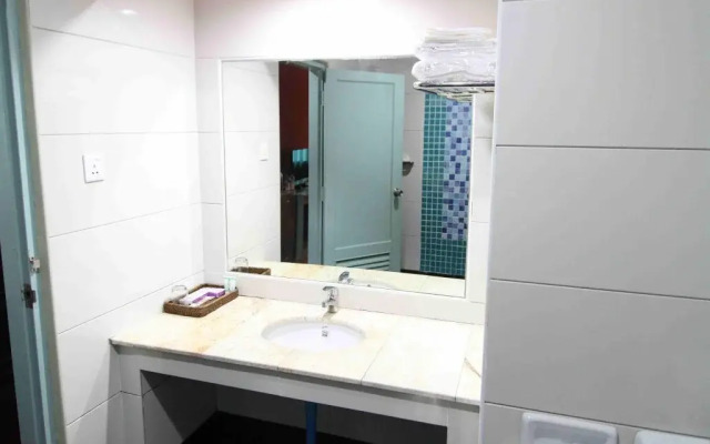 J and J Hotel