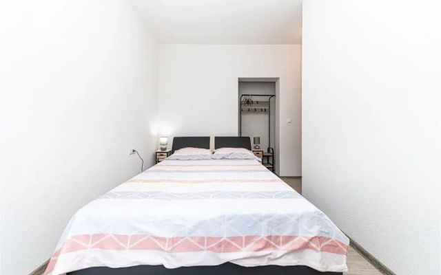 Beautiful Apartment in Kastel Luksic With 1 Bedrooms and Wifi