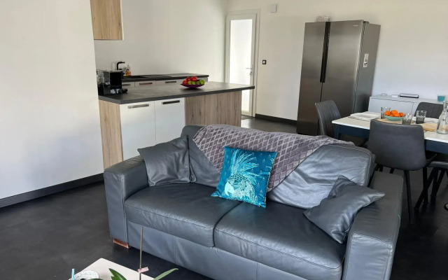 Holiday Home in Pouzols-Minervois with Private Outdoor Pool