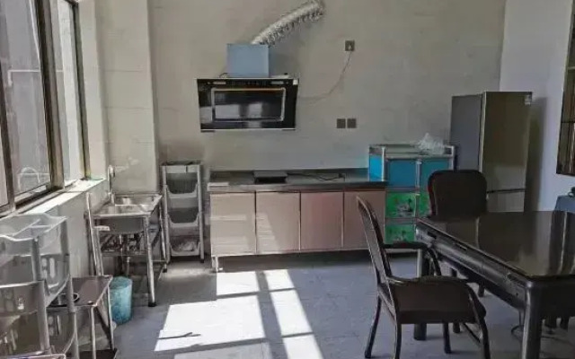 Maitreya Yuxuan Hot Spring Homestay (Huquan Ecological Park Dongdaemun Branch)
