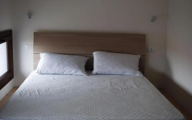 Luxar Room