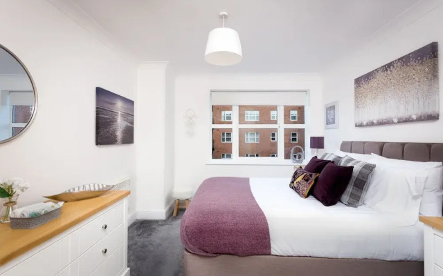 Absolute Stays At The Qube - Families Contractors, Free Wifi