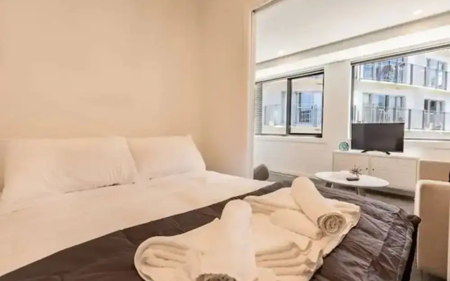 Beautiful 2BR Unit next to Myers Park Zodiak Stays