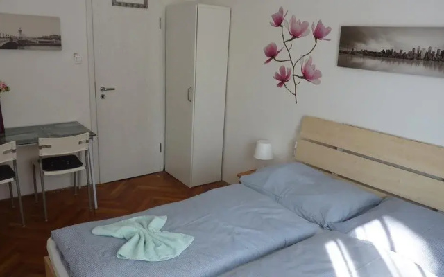 Plaza Rooms