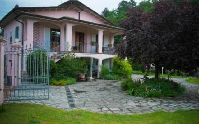 Отель Bed and Breakfast Welcome Сарцана вид на фасад