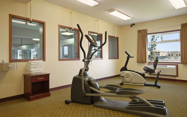 Super 8 by Wyndham Fort Saskatchewan