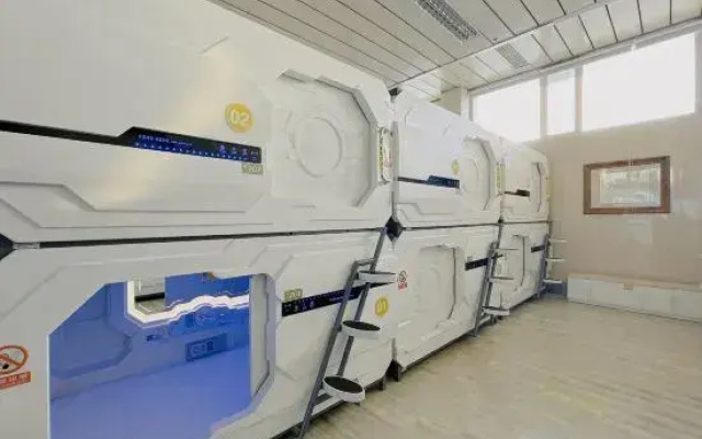 Tianyuan Space Capsule Hotel (Urumqi T1 Branch)