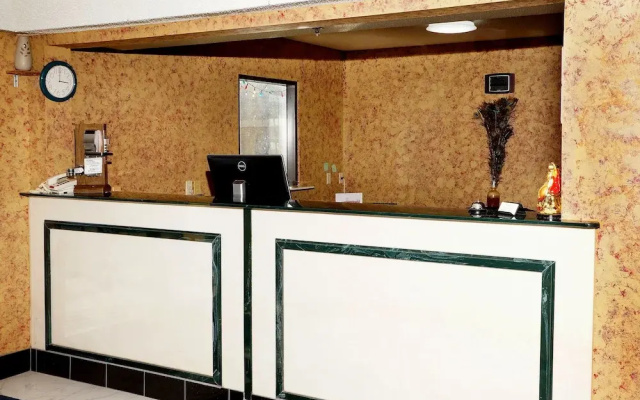 Executive Inn Opp