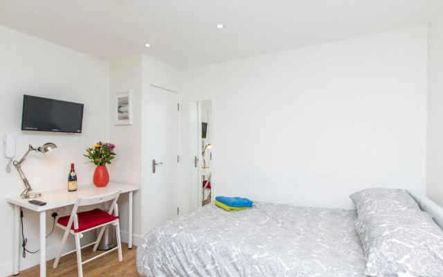 Bristol City Budget Studio Stay (Adults Only)
