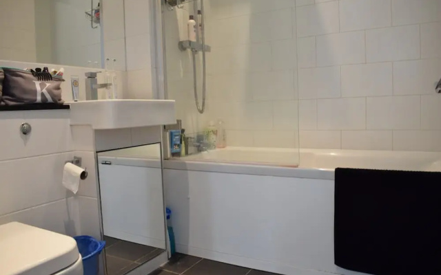 2 Bedroom Top Floor Apartment in Islington