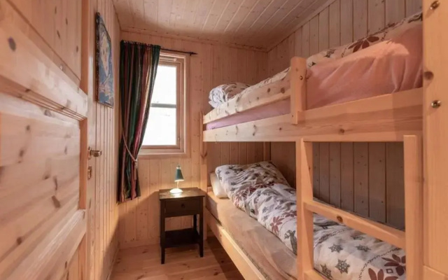Cabin in Hodlekve with 5 bedrooms & hot tub.