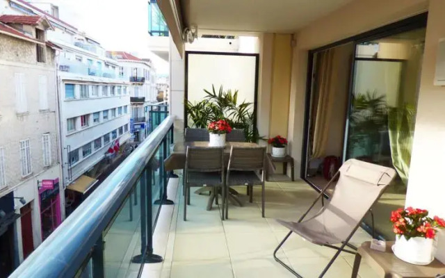 Proche Palais LC7