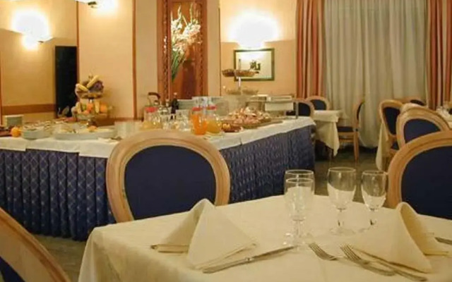 Massimi City Garden Hotel