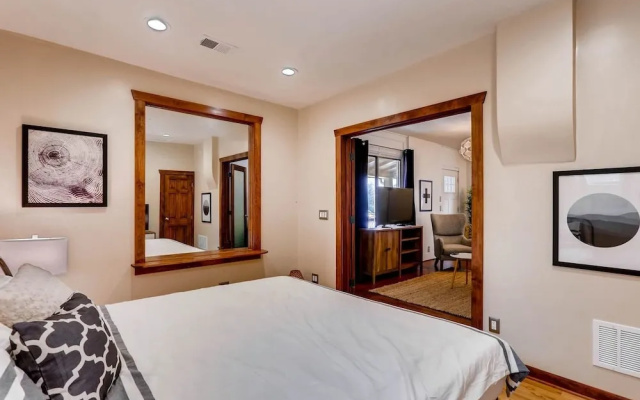 Sloan's Lake Solitude Intimate Carriage House