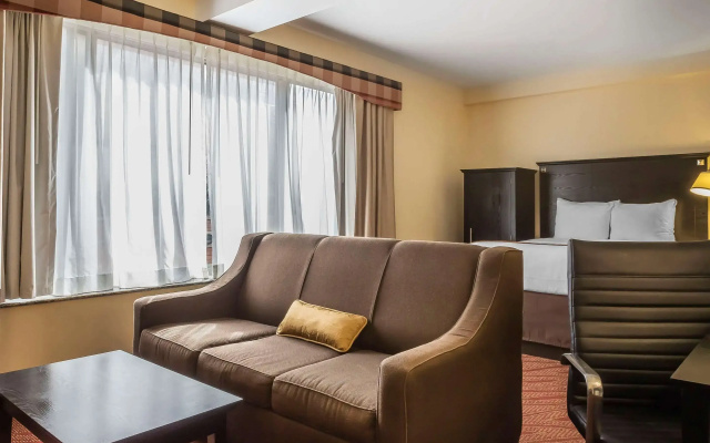 Comfort Inn & Suites LaGuardia Airport