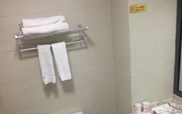 Golden Harbour Hotel