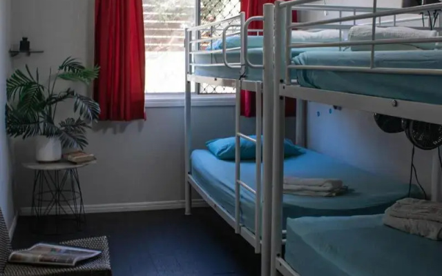 Gladstone Backpackers