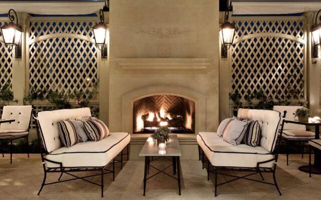 Отель The Peninsula Beverly Hills вид на фасад