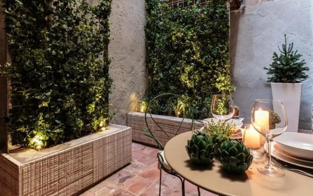 Casa Reds, THE SMART LUCCA APARTMENT SUITE inside the Walls