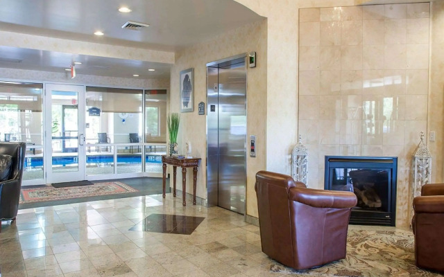 Comfort Suites West Warwick - Providence