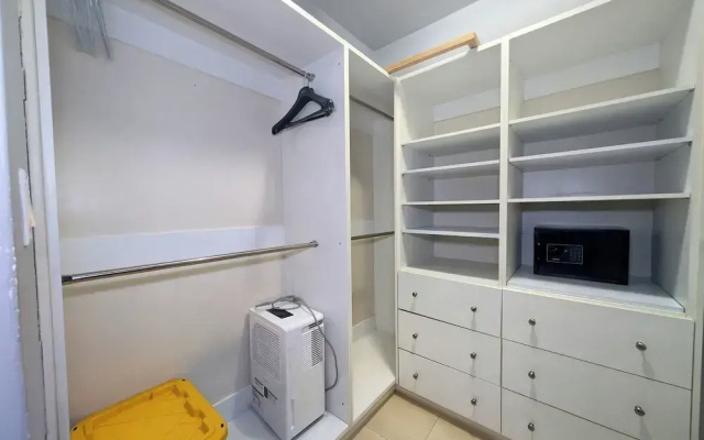 YC 2307 l Av Balboa 2 BDR Bay view