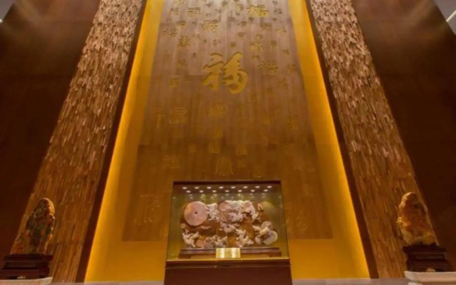 Royale Tower Hotel