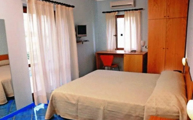 Larus Hotel