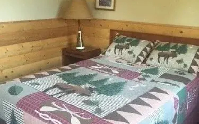 Smokey Hollow Motel & Resort