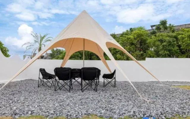 Sunjoy Resort