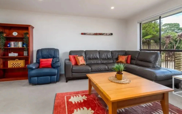 Spacious and Restful Holiday Home With Backyard