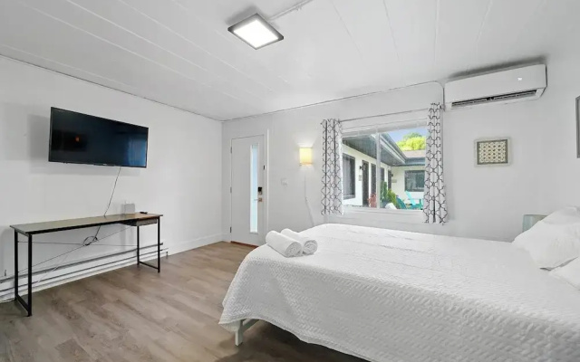 Chic City Retreat 93H