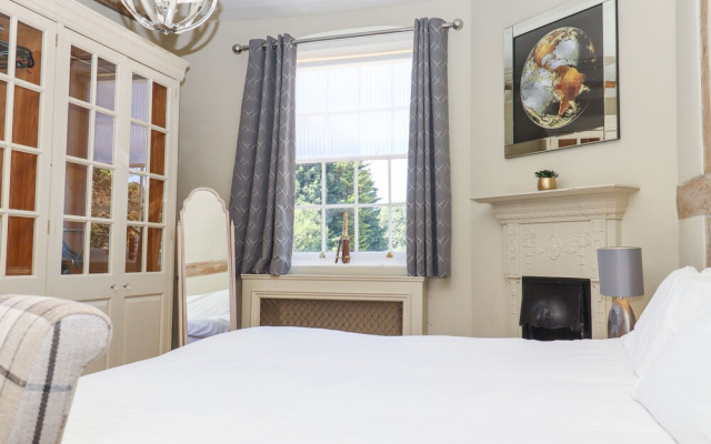 Solton Manor