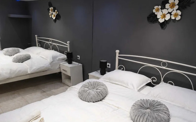 Giorgos Suite - Jacuzzi Hideaway in Lydia Kavala