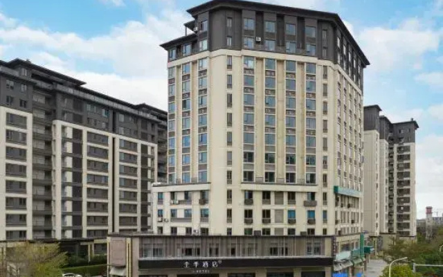 JI Hotel (Fuzhou South Railway Station Luozhou Wenquan subway station)