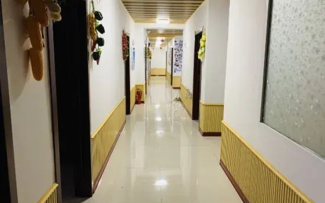 Xuegu Liuer Guest House