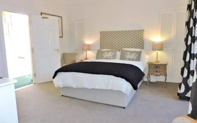 Tides Reach Guest House