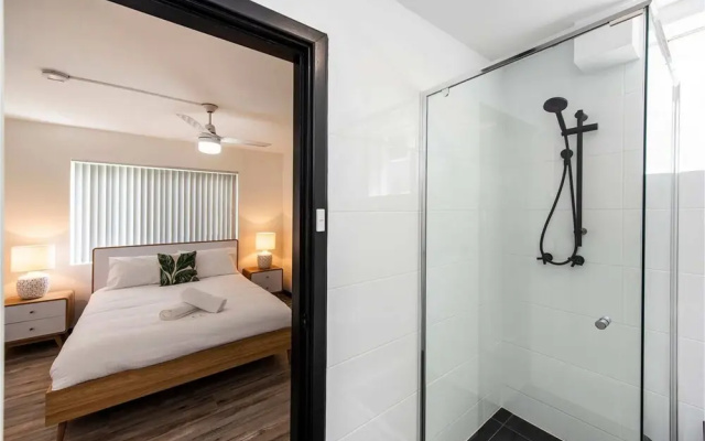 Stylish Apartment in Leafy South Perth