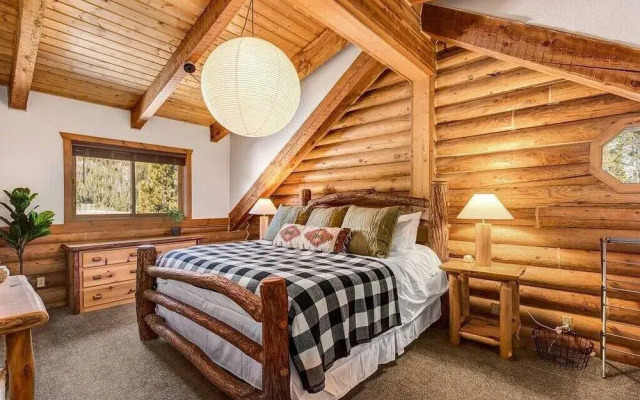 Blue River Hideaway by Boutiq