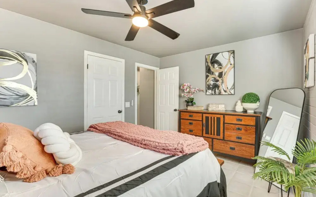 Walk to Scottsdale Stadium: Remodeled Home!