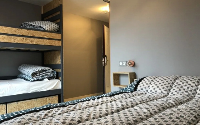 Share And Cheers Hostel