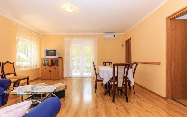 Amazing Apartment in Grizane With 3 Bedrooms