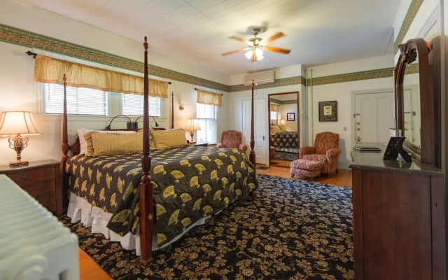 The Elmhurst Inn